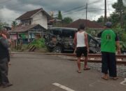 Mobil Terseret Kereta Api di Manonjaya