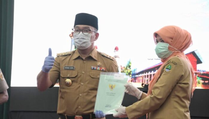 Pemprov Jabar Terima 104 Sertifikat Tanah Aset