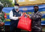 Laksamana TNI Yudo Margono, Berikan Bantuan untuk Korban Longsor di Sumedang