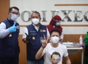 Vaksinasi Covid-19, Ariel: Saya Maju Duluan