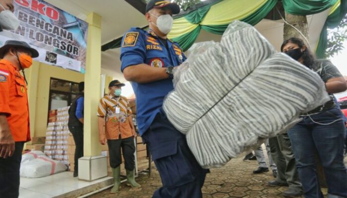 Wakil Walkot Bandung, Bantu dan Datangi Korban Longsor Sumedang