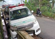 Mobil Jenazah SMC Nyungseb di Deudeul Taraju