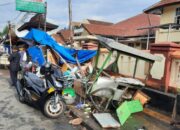 Tabrak Lari, Gerobak Pedagang di RSUD dr. Soekardjo Hancur