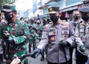 Panglima TNI dan Kapolri Bagikan Masker di Pasar Tanah Abang