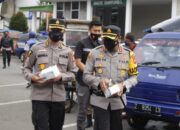 Kabid Dokkes Polda Jabar dan Kapolres Sumedang Bagikan Masker
