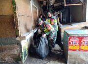 Danramil Agus Hermawan Lakukan Penyemprotan Disinfektan di Pasar Tanjungsari