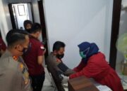 Hendak Dapat Vaksin, Anggota Polisi ‘Soak’ Melihat Jarum Suntik