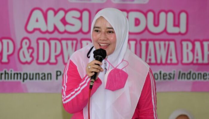 Baksos PPLIPI Jabar, Lina Ruzhan Serahkan 100 Paket Sembako