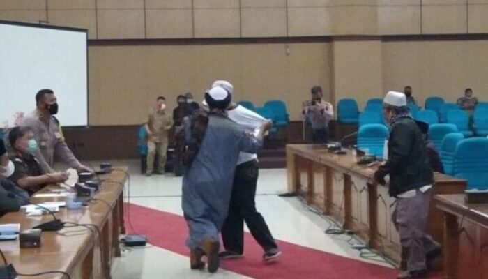 Sempat Memanas; FUI Desak Dewan, Kejari, dan Polisi Kabulkan Tuntutan