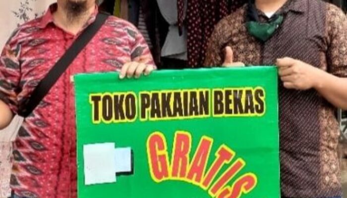 Di Toko ini, Baju Bekas Berkualitas Gratis