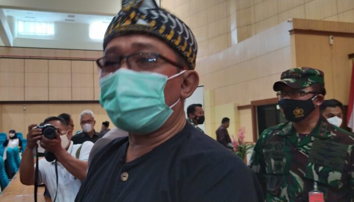 Ade Sugianto Menunggu Pelantikan Bersama Keluarga