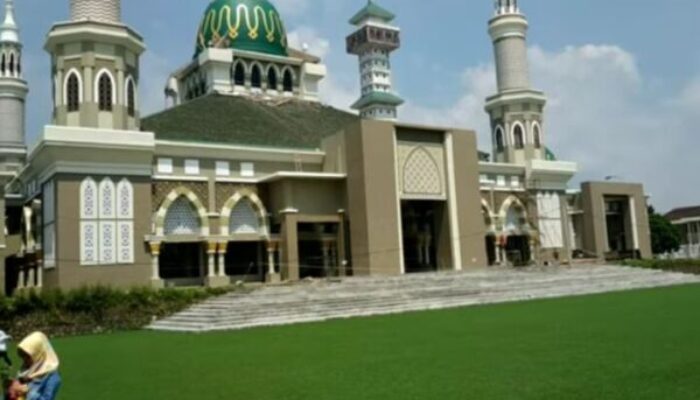 Masjid Agung Baiturrahman; Luar Agréng Dalam Memprihatinkan