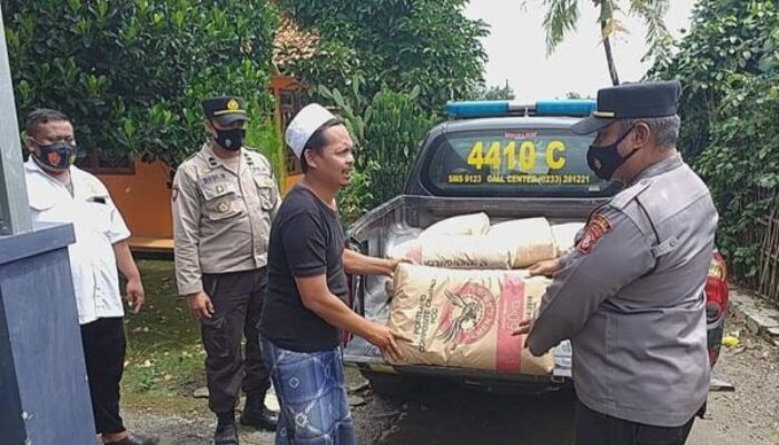 Sinergitas Polri dan Masyarakat, Polsek Sukahaji Bantu Pembangunan Masjid