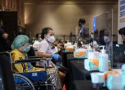 Ridwan Kamil-Erick Thohir Tinjau Sentra Vaksinasi Kementerian BUMN