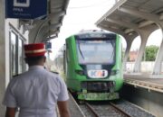 Lebih Baik Ngabuburit Naik Kereta Api