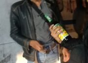 Maung Galunggung Dapati Pemuda Sembunyikan Botol Berisi Miras di Perut