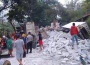 Tronton Pengangkut Hebel ‘Ngagoler’ di Gentong, Sempat Senggol Truk Box