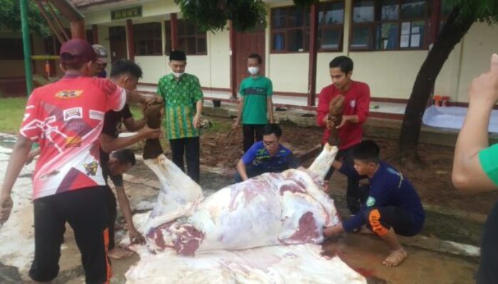 MAN Bantarkalong Berbagi Daging Hewan Kurban Saat Pandemi