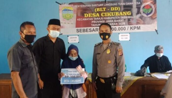 Desa Cikubang Salurkan BLT DD Untuk 100 Keluarga