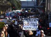 Reaksi Pengetatan Akses Warga yang Belum Divaksin Terjadi di Seluruh Dunia