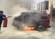 Anak dan Istri Terjebak dalam Mobil yang Kebakaran