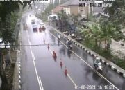 Sedan Ngebut, Pembatas Jalan ‘Terbang’ di Indihiang