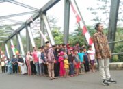 Upacara 17-an di Jembatan Tonjong Karangjaya
