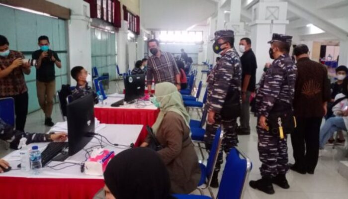 IPDN dan TNI AL Gelar Vaksinasi Gratis Bagi Warga Sumedang