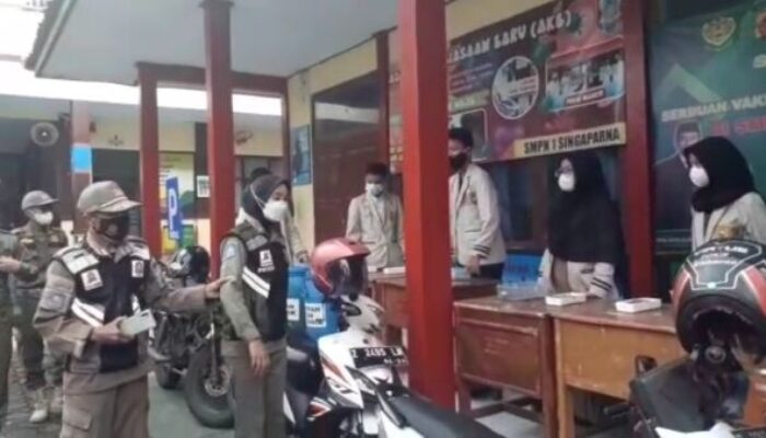 Masih Ada Kerumunan di Sekolah, Satgas Covid-19 Minta Prokes Lebih Ketat