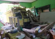 Dinding Sekolah Jebol Terseruduk Truk