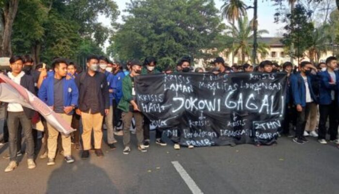 Dua Tahun Memimpin, Jokowi Dinilai Gagal