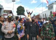 Ratusan Warga Sambut Sala Bak Pahlawan, Pemkab Hadiahkan Beasiswa Pendidikan