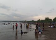 Wisata Pangandaran Bergeliat, Pedagang Tersenyum