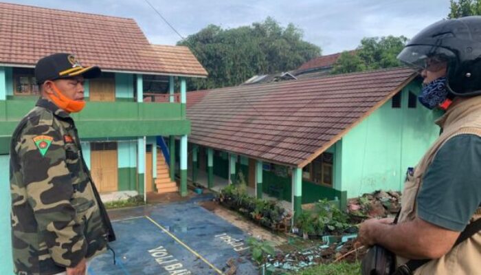 Longsor, Herman Habibullah Minta Disdik Sumedang Bantu Perbaiki TPT SDN Cileles