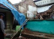 Tak Ada Angin dan Hujan, Rumah Warga Sirnagalih Ambruk