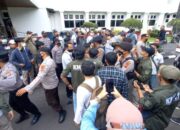 Demo Soal Proyek Lingkar Utara Sempat Ricuh di Balai Kota