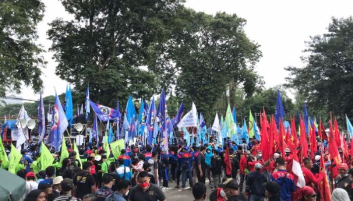 Buruh Unjuk Rasa, 800 Personil Polri Siaga