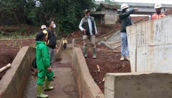 Lumpur Proyek Tol Cisumdawu Tutup Saluran Air, Warga Cilayung Minta Perbaikan