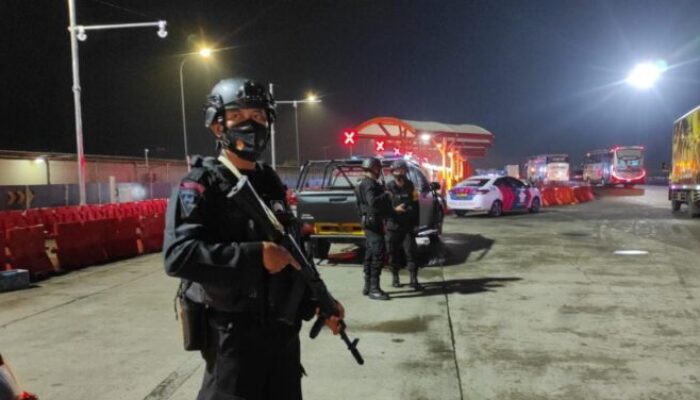 Brimob Polda Jabar Laksanakan Patroli Harkamtibmas di Cirebon