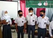 Camat Sumedang Utara Serahkan KTP Elektronik Bagi Pelajar, Simoyan Go to School