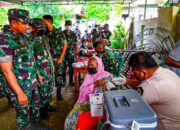 Pangdam Tinjau Vaksinasi di Lebak Banten Gunakan Motor