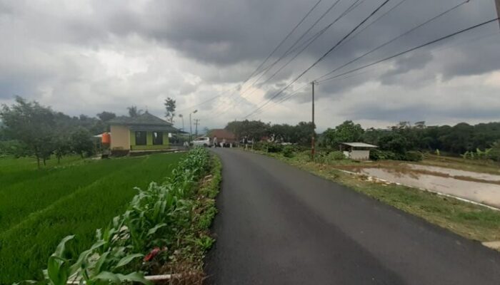Jalan Kirisik Cipeundeuy Selesai Dihotmix