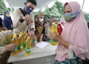 Operasi Pasar Minyak Goreng di Karawang