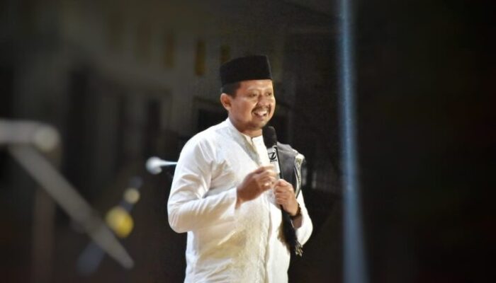 Bupati Sumedang Berikan 25 Unit Komputer ke Santri Pesantren Al Aqsha