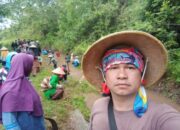 Warga Cikatulampa Gotong Royong Bersihkan Saluran Irigasi Padawaras