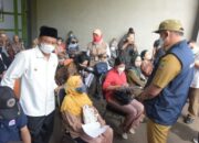 Uu Ruzhanul Pantau Vaksinasi Booster di Bekasi