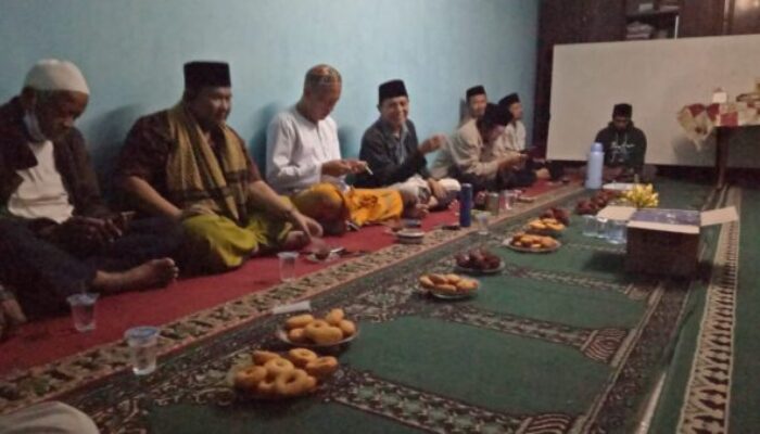 ‘Ngaping’ Ngaji Kitab Kuning Tak Hanya untuk Santri