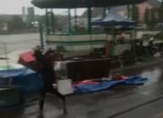 Di Manonjaya, Hujan Angin Sebabkan Atap Kios Terbang ke Alun-alun