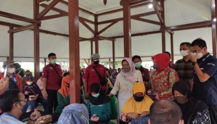 Hj. Itje Siti Dewi Kuraesin Dorong Percepatan Penerimaan Bansos