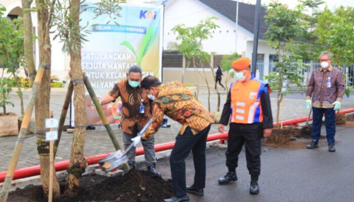 Daop 2 Bandung Rutin Lakukan Penanaman Pohon, BUMN Hijaukan Indonesia